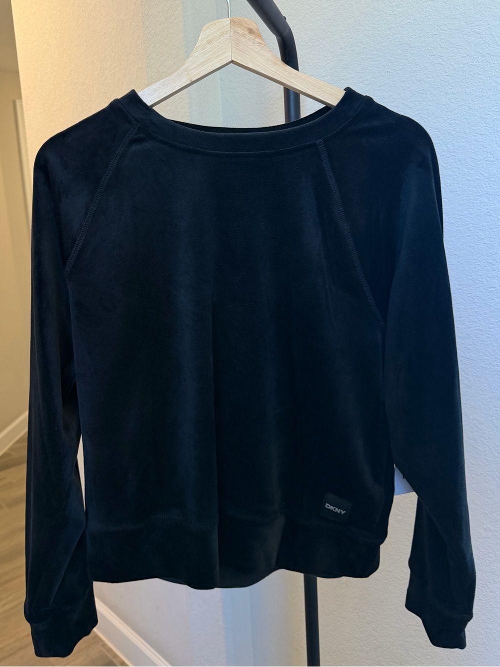 NWT DKNY Sport Black Velour Crewneck Pullover Sweatshirt Athleisure Top Size S